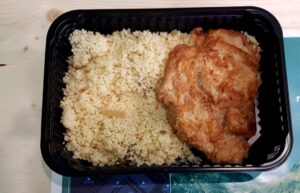 Куриная отбивная с кус-кусом и грибами
