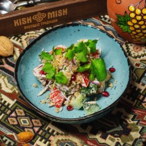 Салат по-грузински с ореховым соусом