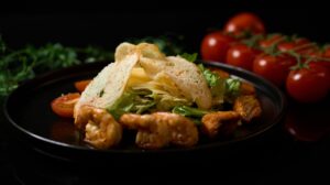 Цезарь с курицей и беконом
