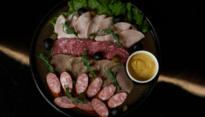 Мясная тарелка