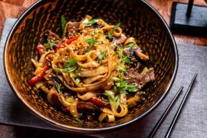 Пшеничная лапша/Гречневая лапша с говядиной и овощами