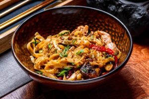 Пшеничная лапша/Гречневая лапша с курицей и овощами