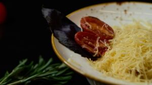 Спагетти с грибами и курицей